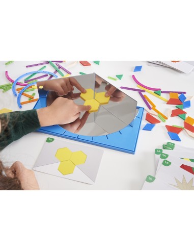 Set de piezas y espejos con ángulo para crear simetrías Junior Geoland