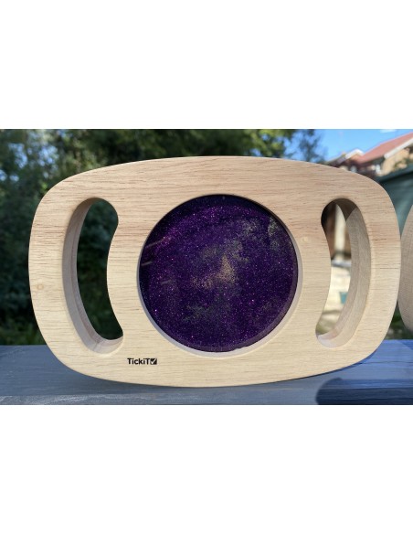 Panel de madera con purpurina púrpura