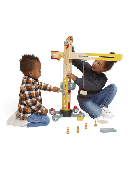 Gran grúa de madera