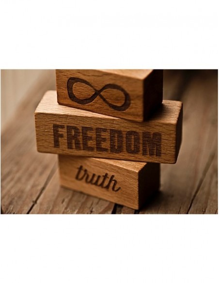 Set de 108 bloques de madera paz y amor