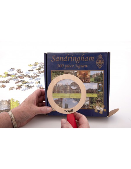 Lupa de mano de madera