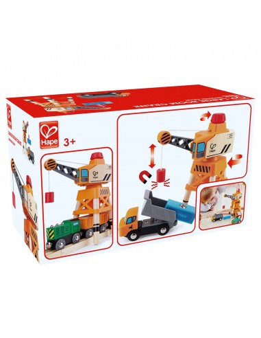 Grúa grande de madera con camión