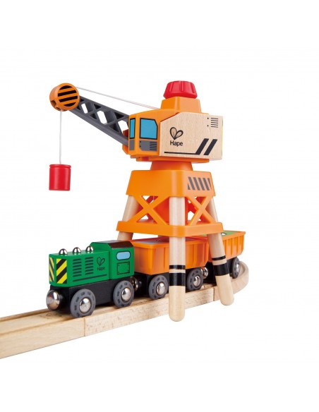 Grúa grande de madera con camión