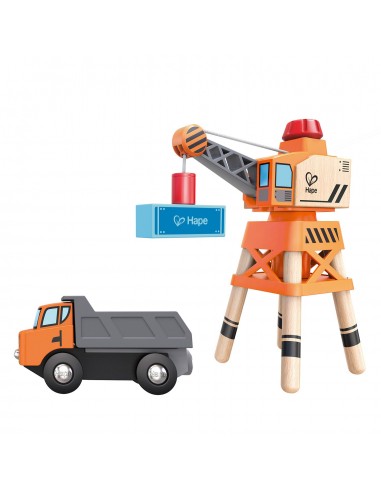 Grúa grande de madera con camión