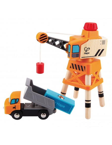 Grúa grande de madera con camión