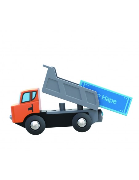 Grúa grande de madera con camión