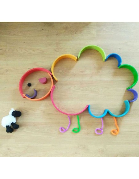 Arcoíris de 12 arcos de madera con colores vivos