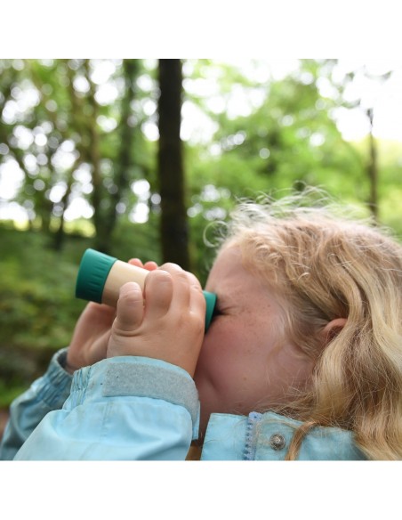 Telescopio de madera para explorar la naturaleza